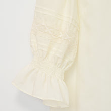 画像をギャラリービューアに読み込む, スタンドカラートーションレースブラウス