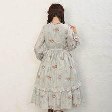 画像をギャラリービューアに読み込む, そよ風に揺れる麦畑のフロントボタンワンピース