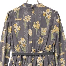 画像をギャラリービューアに読み込む, 野に咲く水仙のVラインワンピース