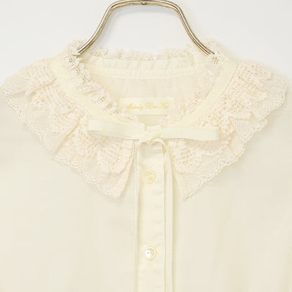 Standing collar torsion lace blouse