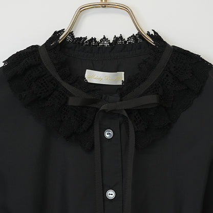 Standing collar torsion lace blouse