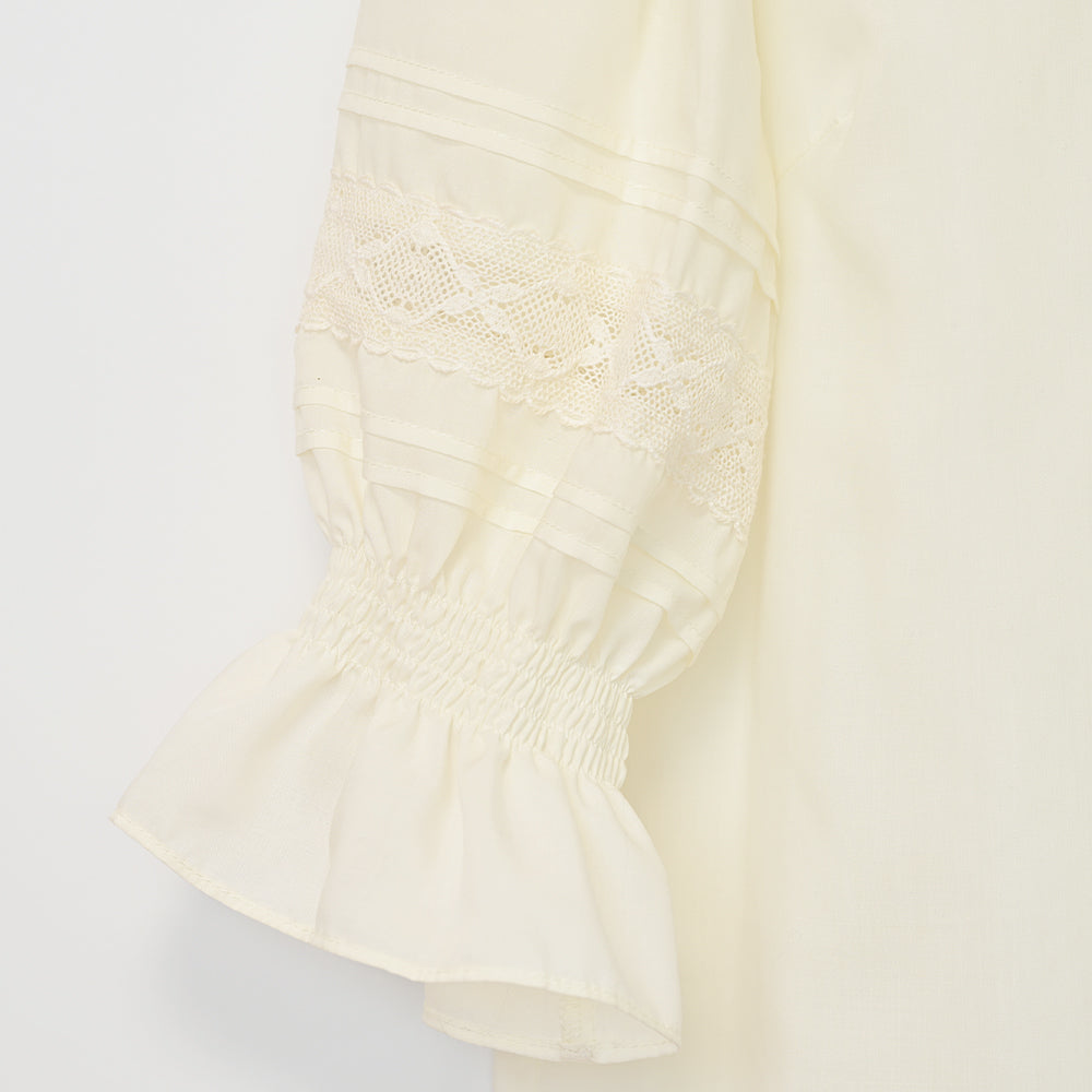 Standing collar torsion lace blouse