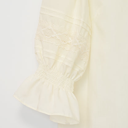 Standing collar torsion lace blouse