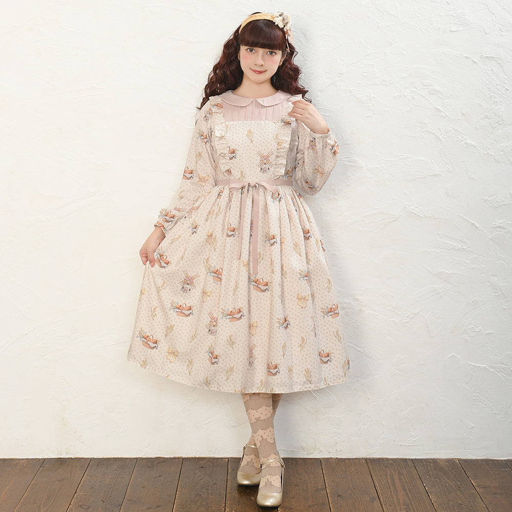 そよ風に揺れる麦畑の丸襟ワンピース