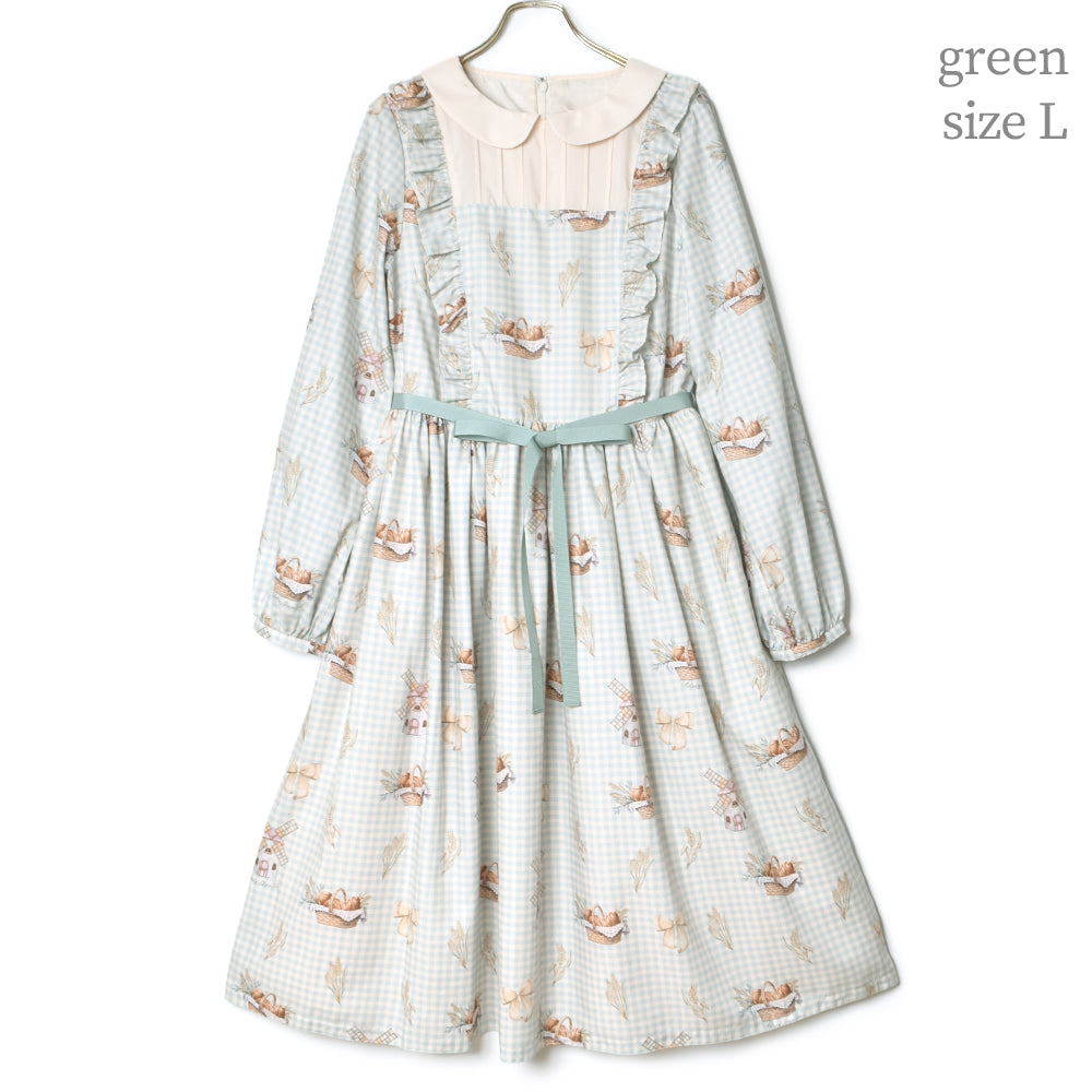 そよ風に揺れる麦畑の丸襟ワンピース