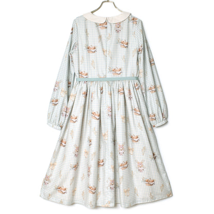 そよ風に揺れる麦畑の丸襟ワンピース