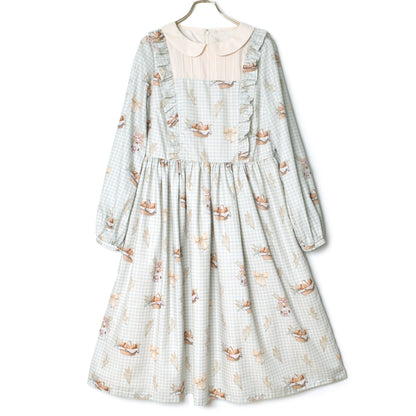 そよ風に揺れる麦畑の丸襟ワンピース