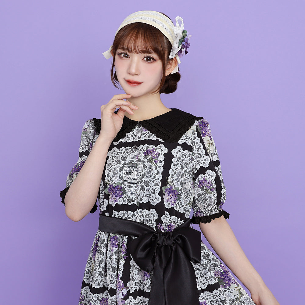 Violet lace square collar dress