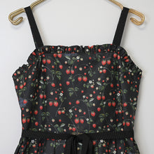 画像をギャラリービューアに読み込む, Strawberry garden petit frillジャンパースカート

