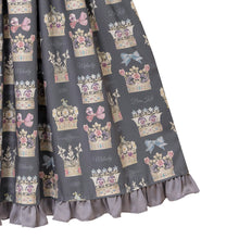 Load image into Gallery viewer, Flower crown skirt
