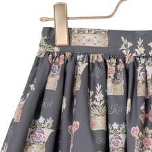 Load image into Gallery viewer, Flower crown skirt
