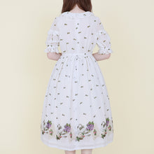 将图片加载到图库查看器，Swan and flowers dress
