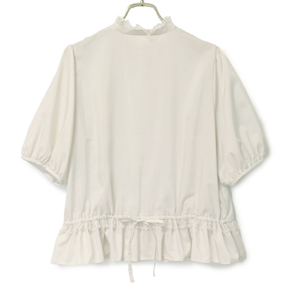 ピンタックとレースの後ろリボンブラウス