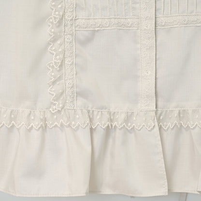 ピンタックとレースの後ろリボンブラウス