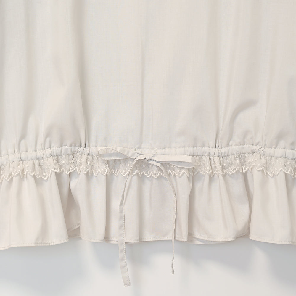ピンタックとレースの後ろリボンブラウス