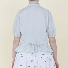 将图片加载到图库查看器，Pintuck and lace back ribbon blouse
