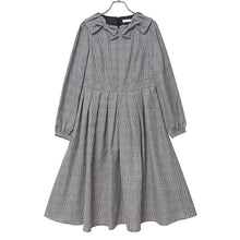 画像をギャラリービューアに読み込む, リボンとレースカラーのワンピース
