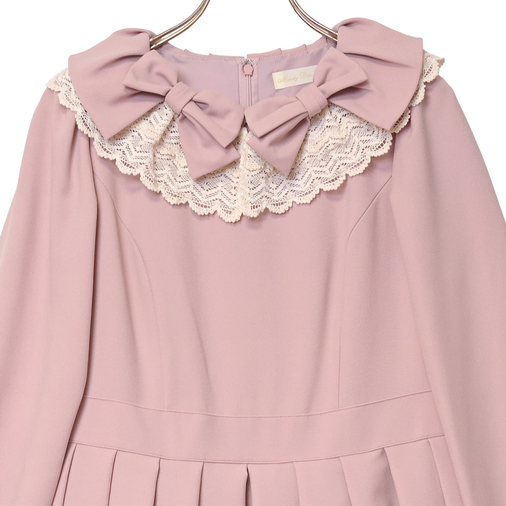 Ribbon and lace collar dress