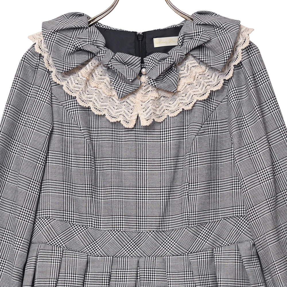 Ribbon and lace collar dress