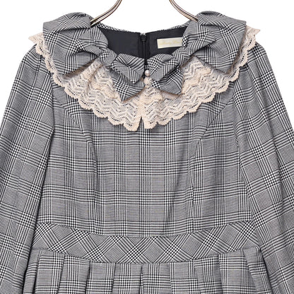 Ribbon and lace collar dress