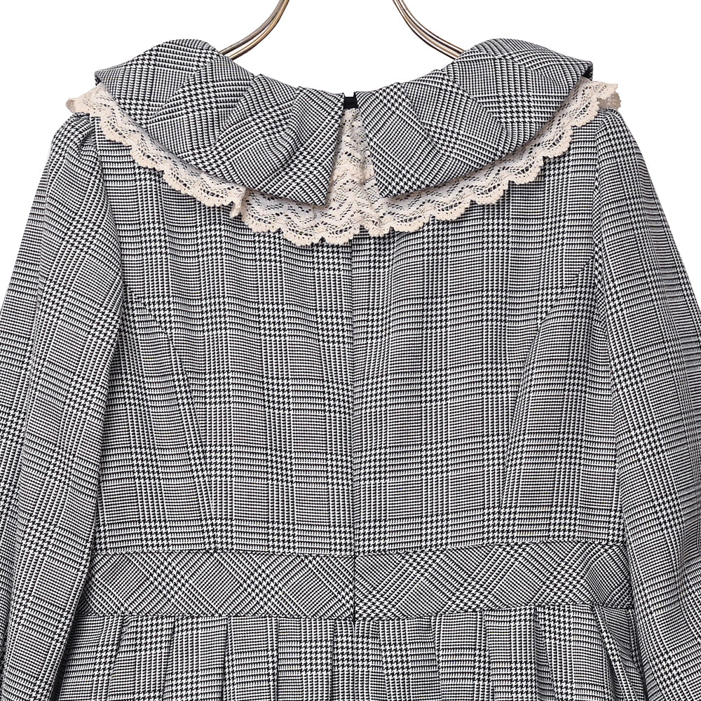 Ribbon and lace collar dress