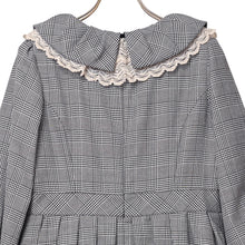 画像をギャラリービューアに読み込む, リボンとレースカラーのワンピース
