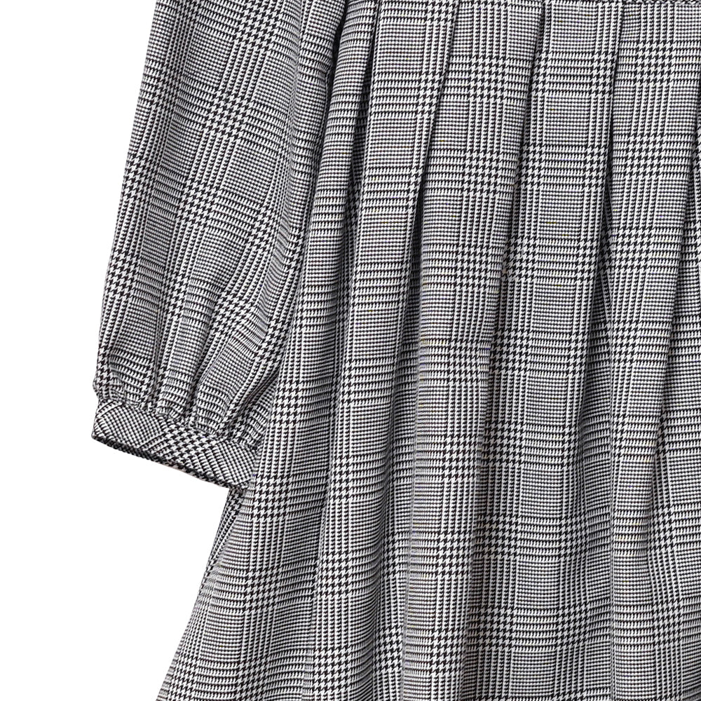 Ribbon and lace collar dress