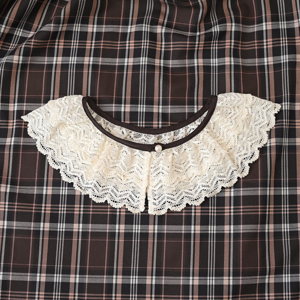 Ribbon and lace collar dress