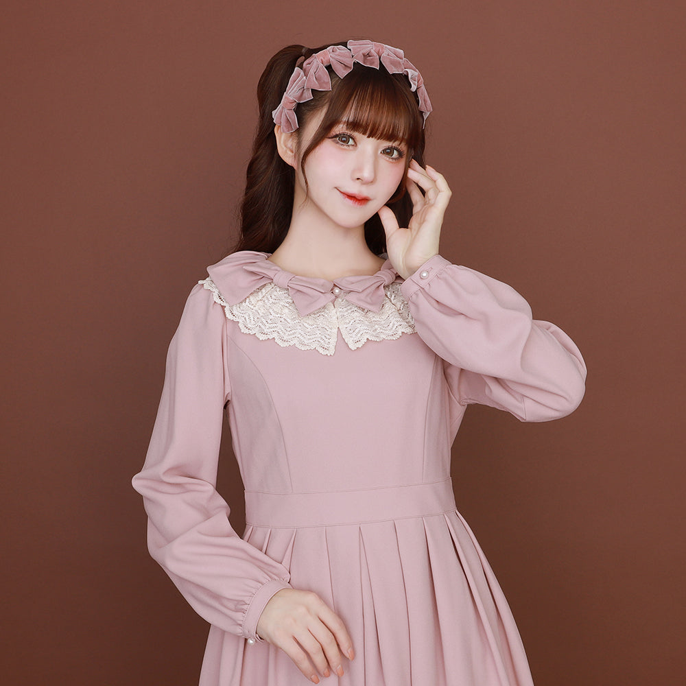 Ribbon and lace collar dress