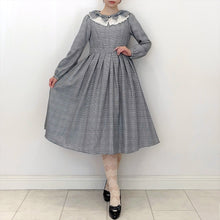 画像をギャラリービューアに読み込む, リボンとレースカラーのワンピース
