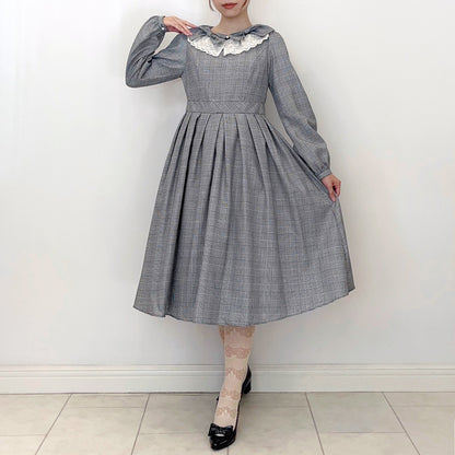 Ribbon and lace collar dress