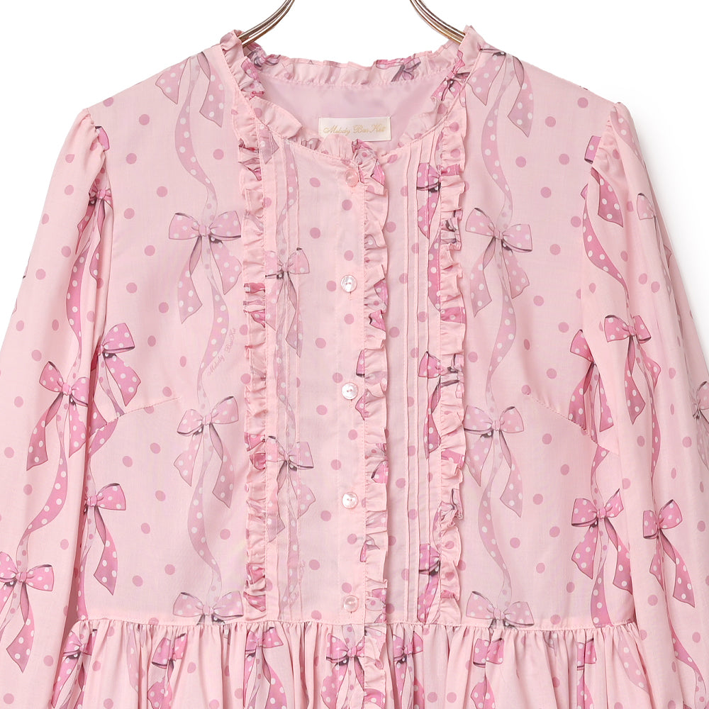 リボン結びのフロントボタンワンピース