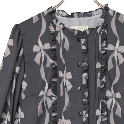 リボン結びのフロントボタンワンピース