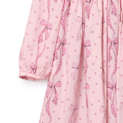 リボン結びのフロントボタンワンピース