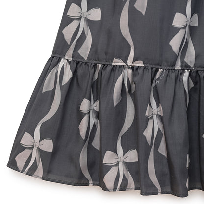 リボン結びのフロントボタンワンピース