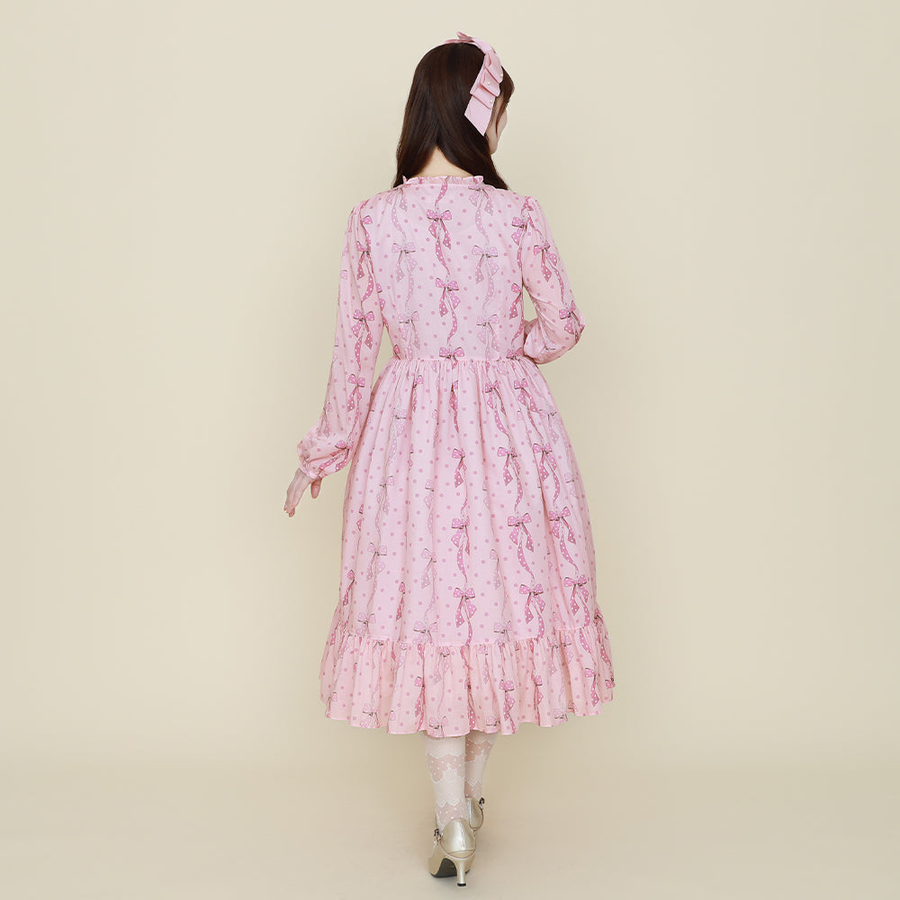 リボン結びのフロントボタンワンピース