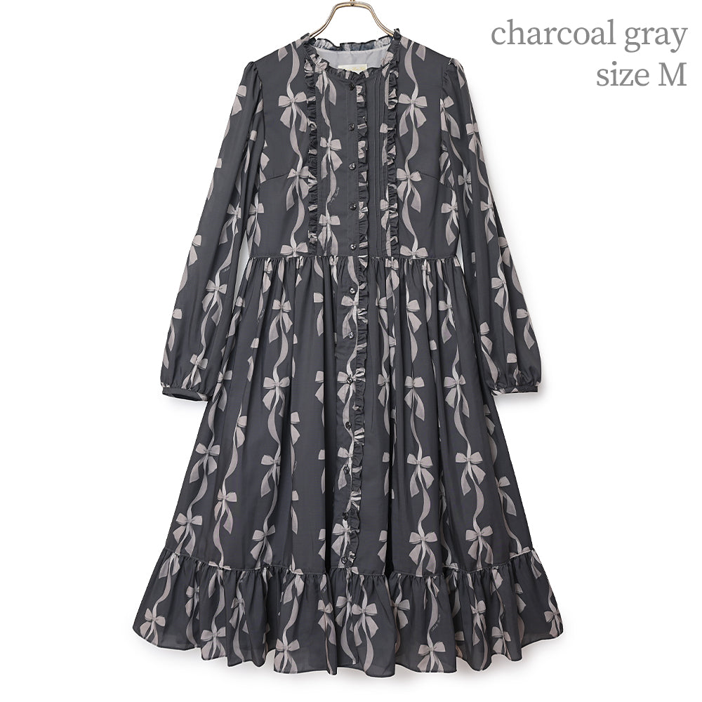 リボン結びのフロントボタンワンピース