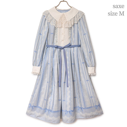 Lace millefeuille dress