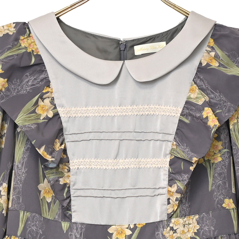 野に咲く水仙のフラットカラーワンピース