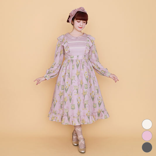 Daffodils blooming in the field flat collar dress