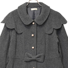 将图片加载到图库查看器，Shoulder scallop long coat
