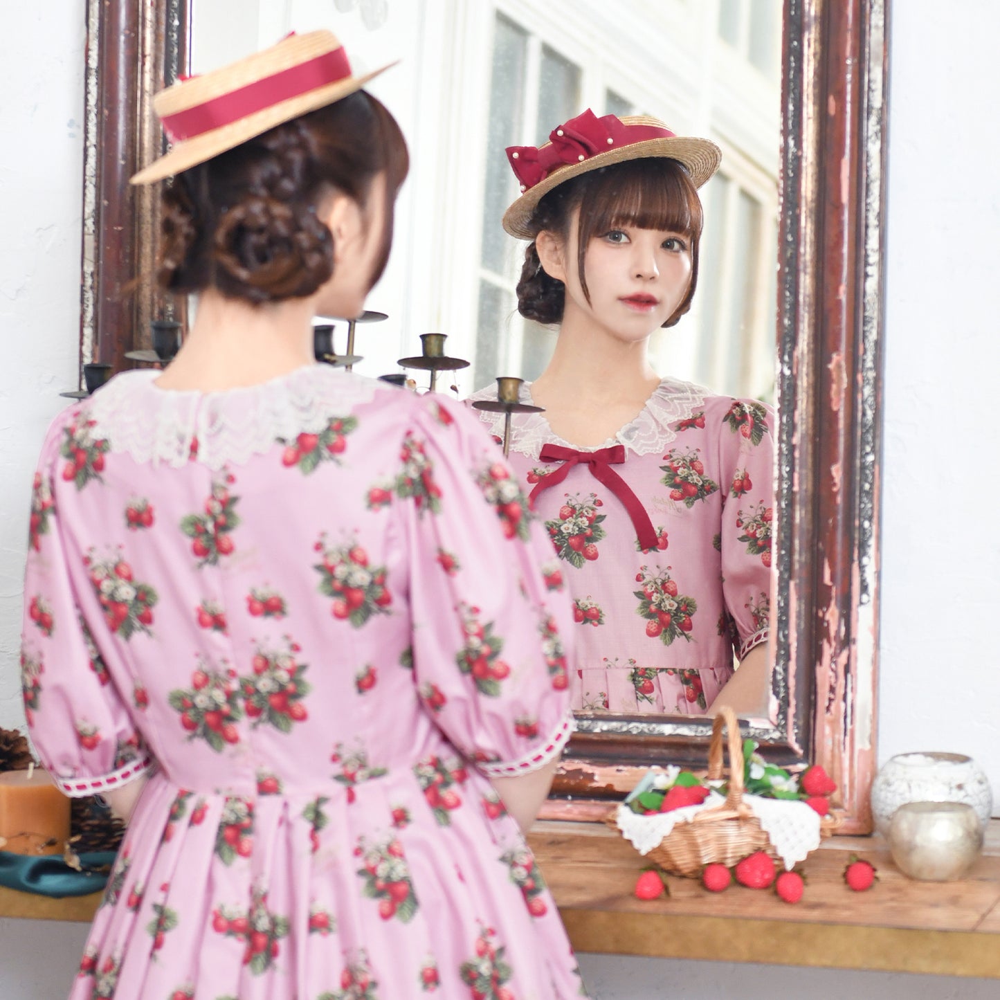 Strawberry time Vネックワンピース