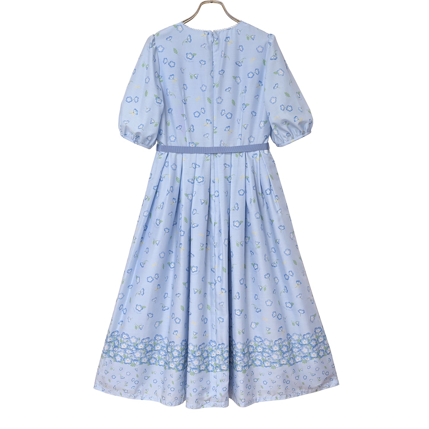 ネモフィラ畑のワンピース