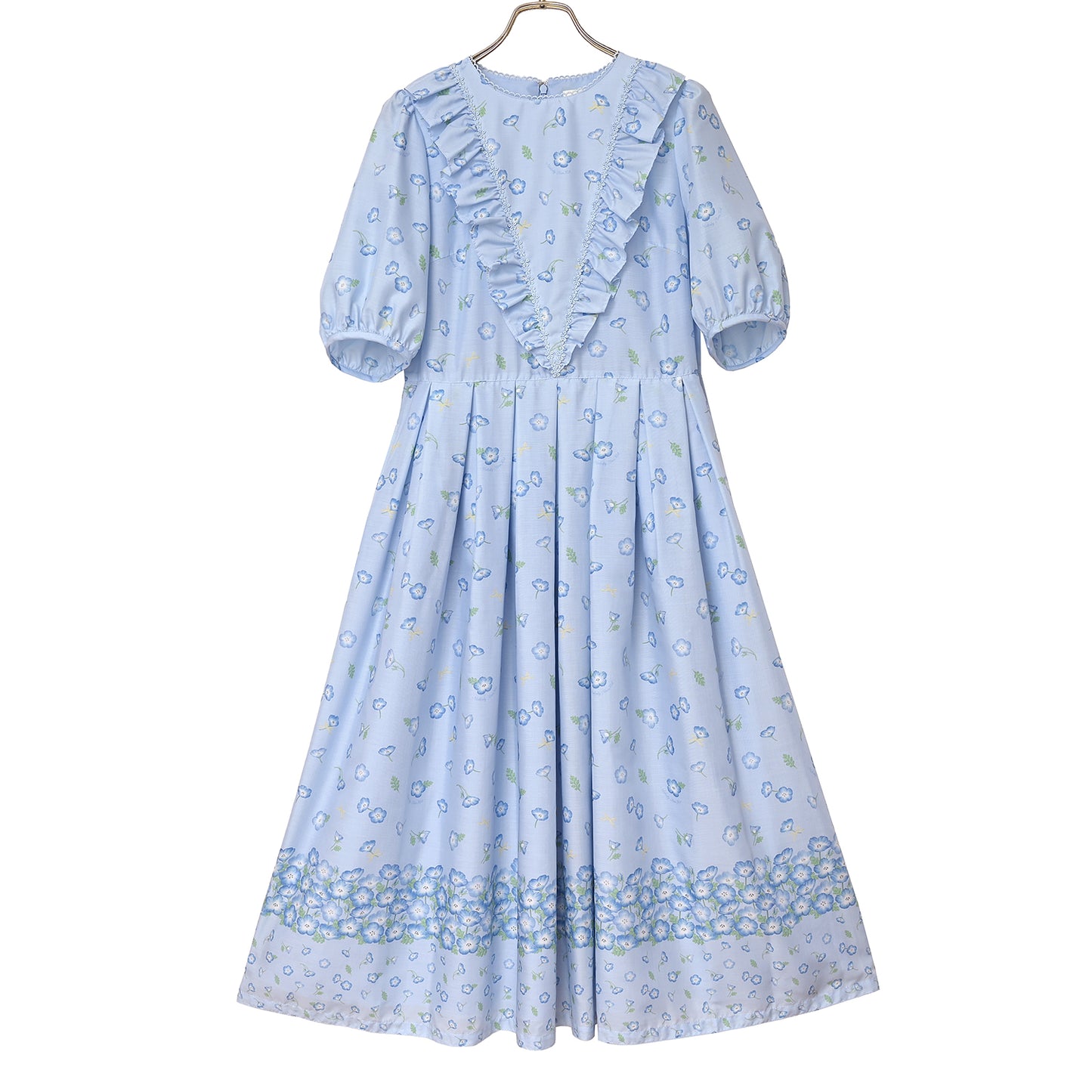 ネモフィラ畑のワンピース