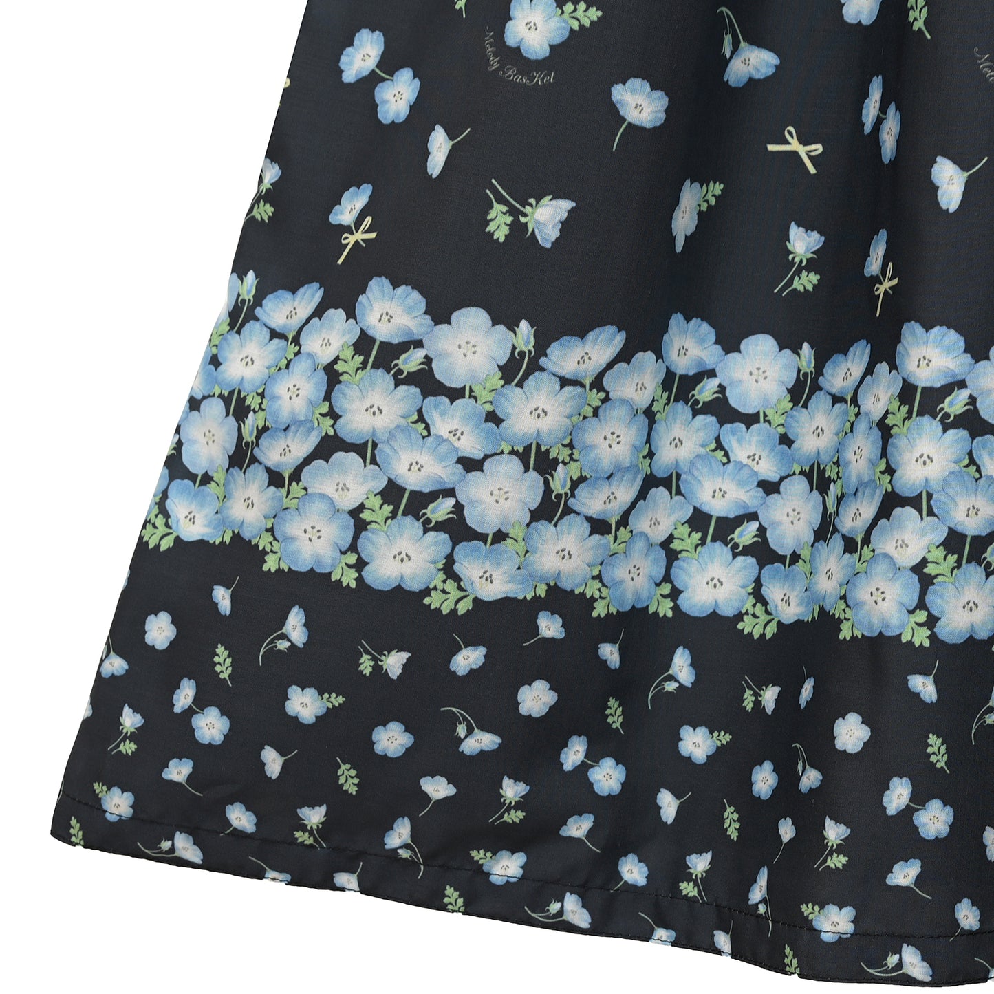 ネモフィラ畑のジャンパースカート