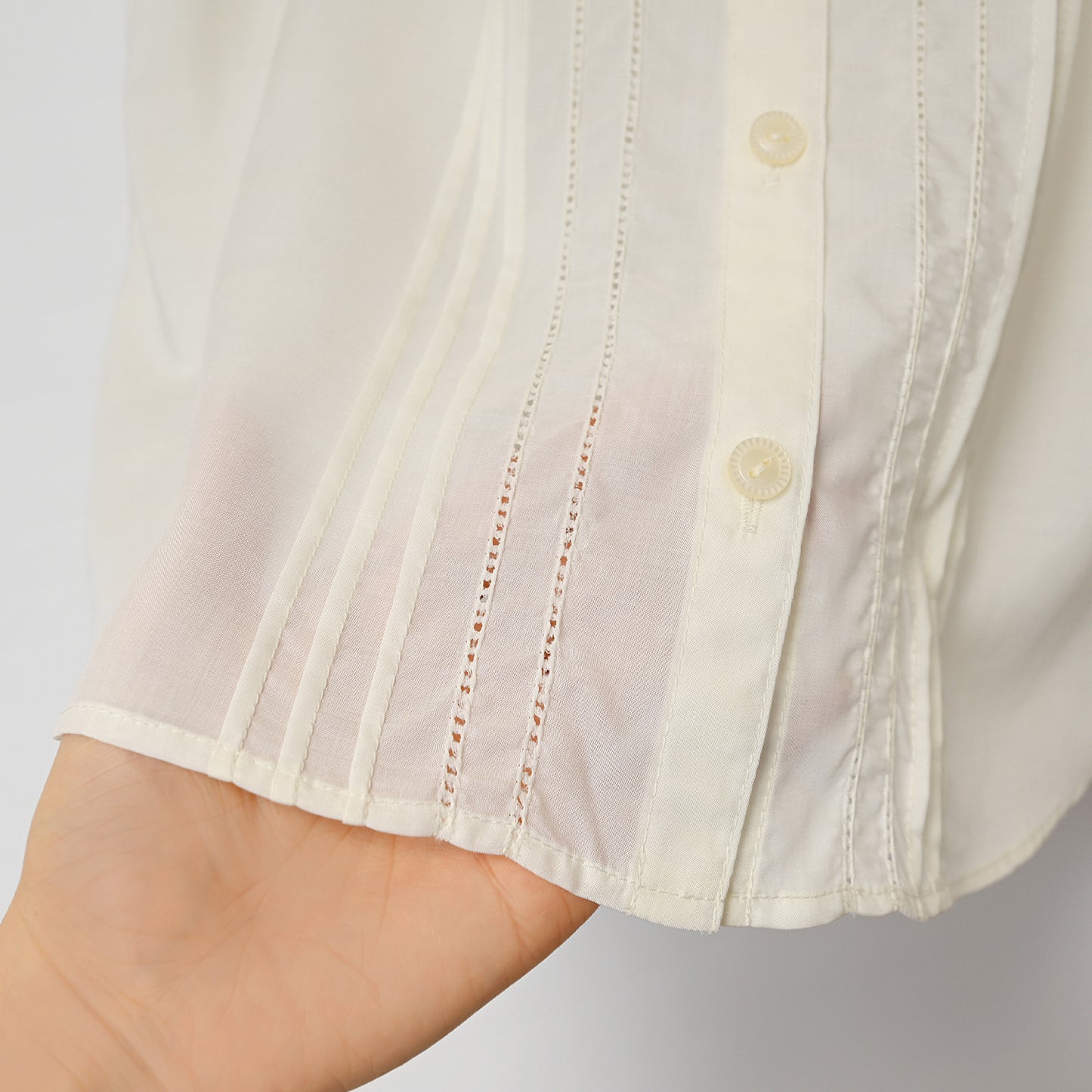 ラウンドカラーピンタックブラウス