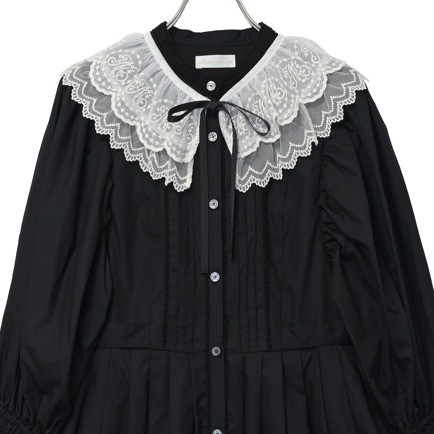 Lace collar voluminous sleeve dress