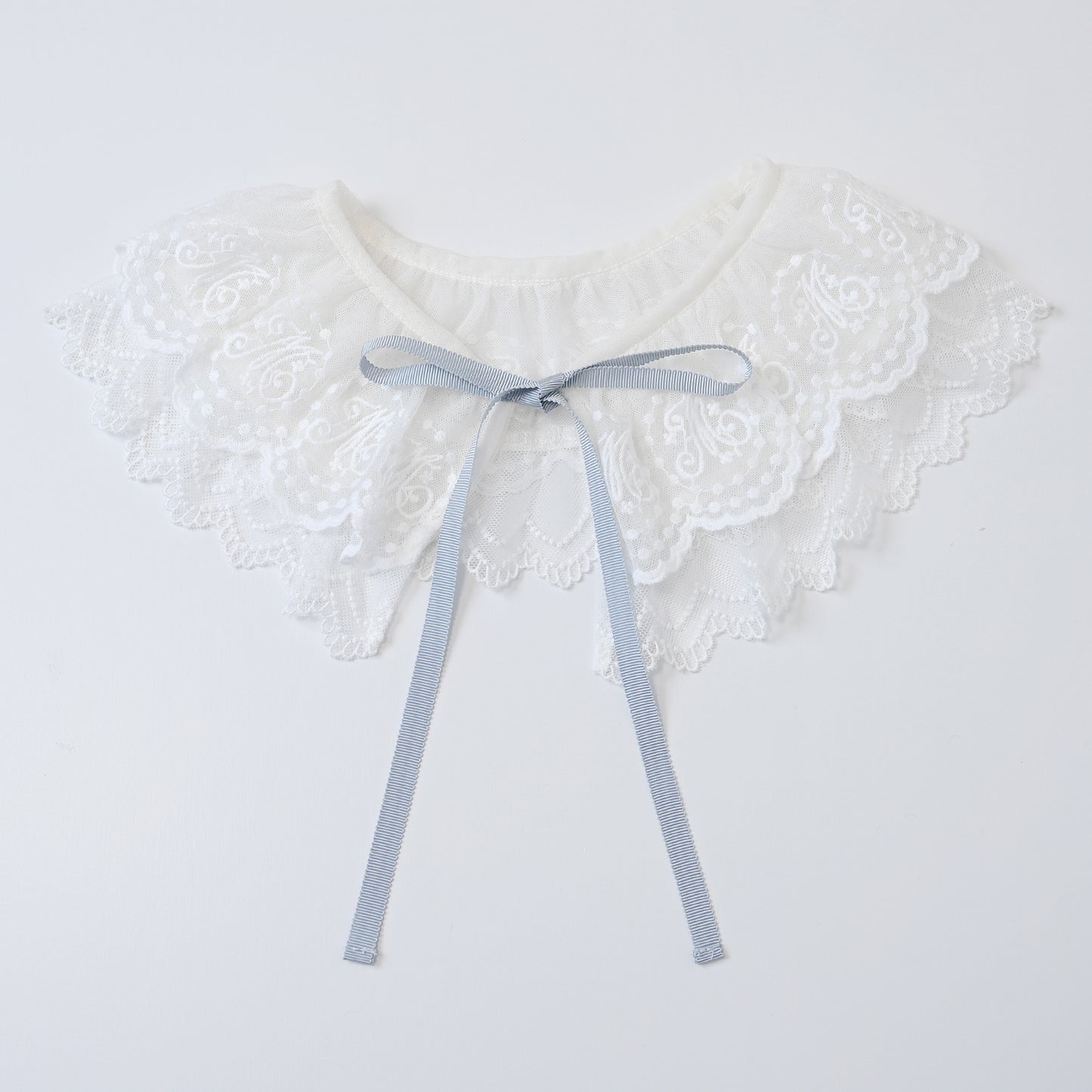 Lace collar voluminous sleeve dress