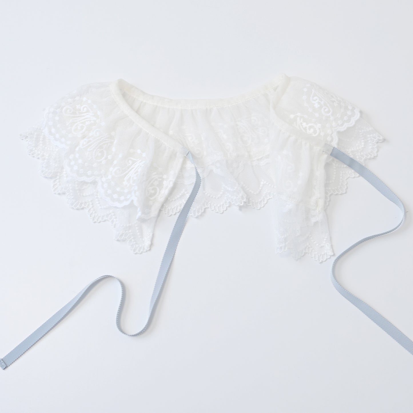 Lace collar voluminous sleeve dress