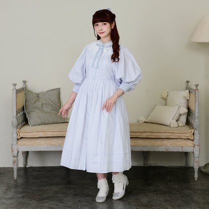 Lace collar voluminous sleeve dress